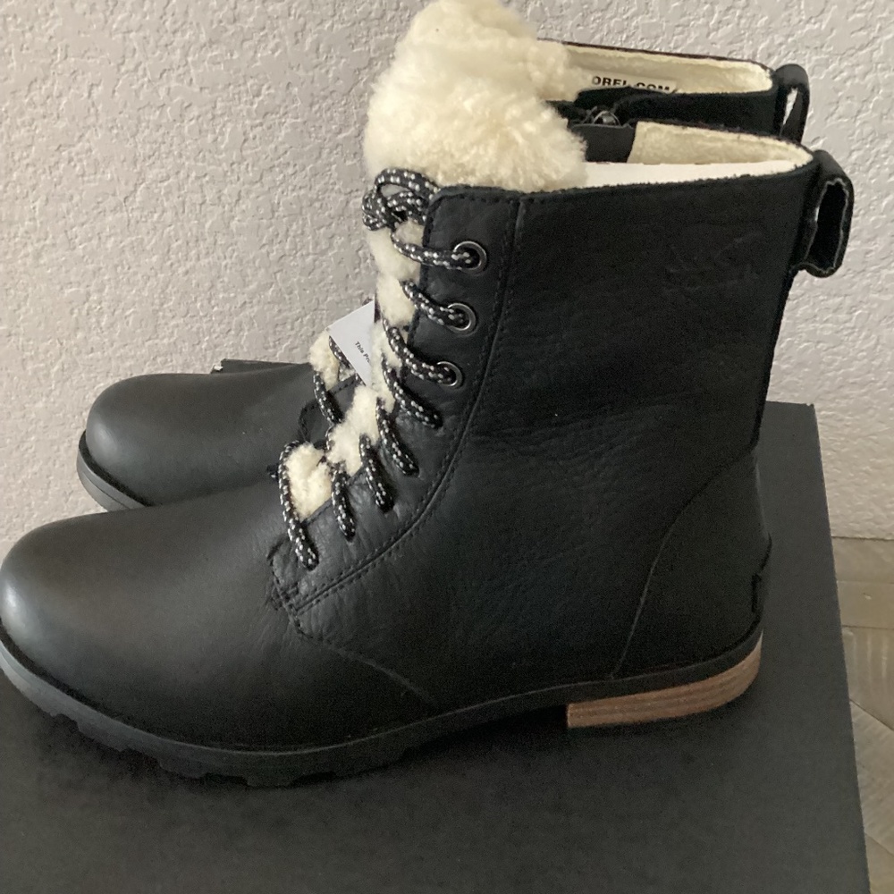 SOREL Emelie Genuine Shearling Short Lace-Up Boot (Women), size 8 - Picture 1 of 9